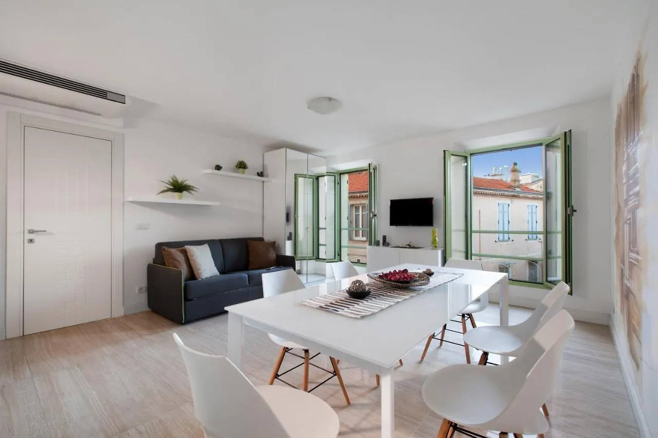 Cannes Old Town Suites 0*,